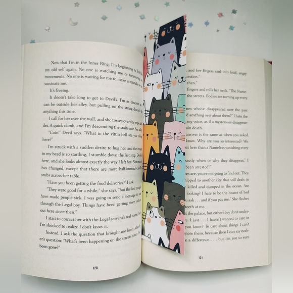 Hardcover book and bookmark - Picture 4 of 4